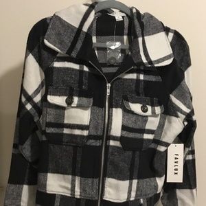 NWT Women’s Zipper Black & White Jacket Size Large